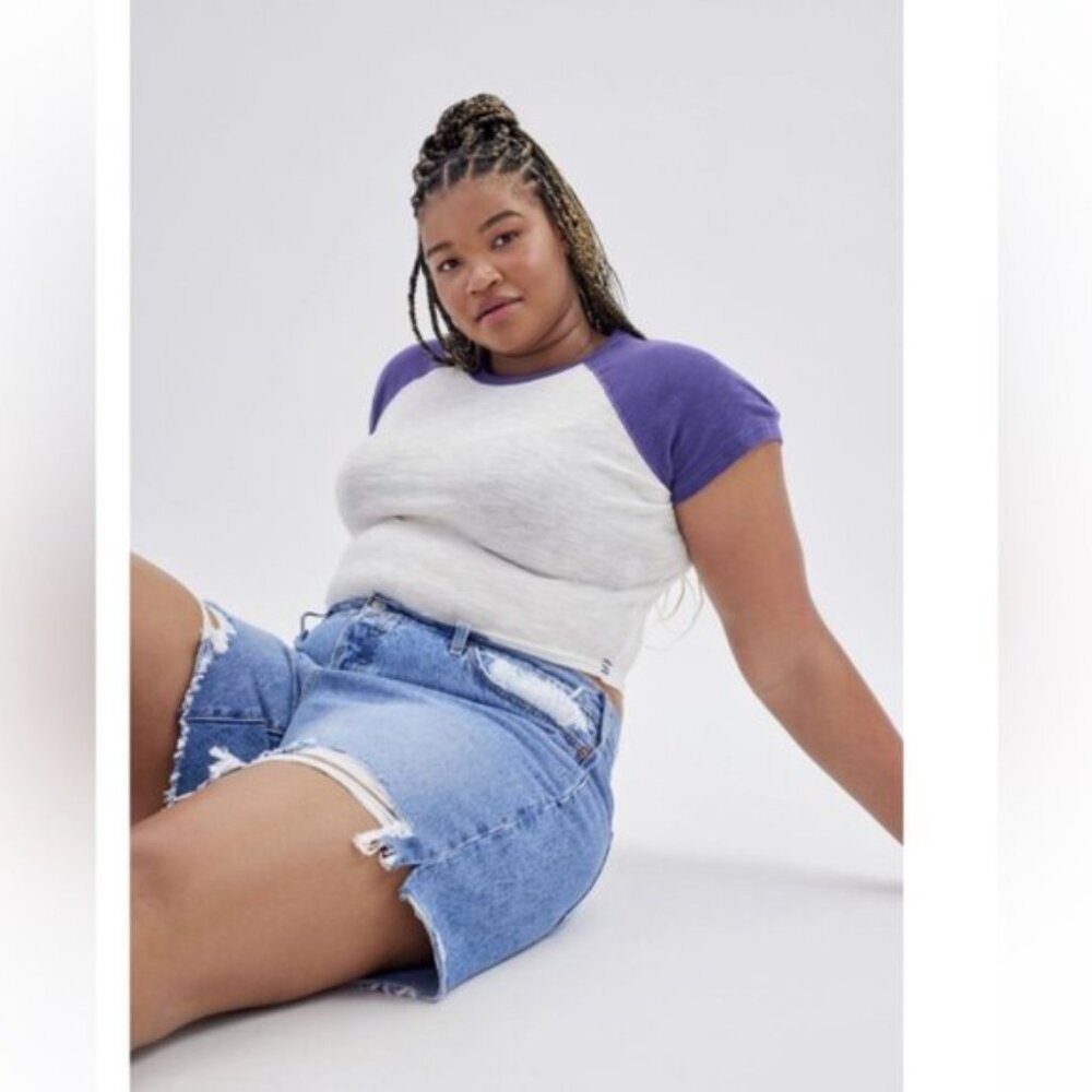 Urban Outfitters x Levi’s | 501 90s Vintage Denim Light Jean Shorts New Plus 22W - Picture 3 of 10